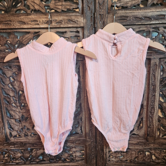 Baileys Blossoms Pink Ribbed Mock Turtleneck Onsie. 18-24m. - Picture 2 of 5